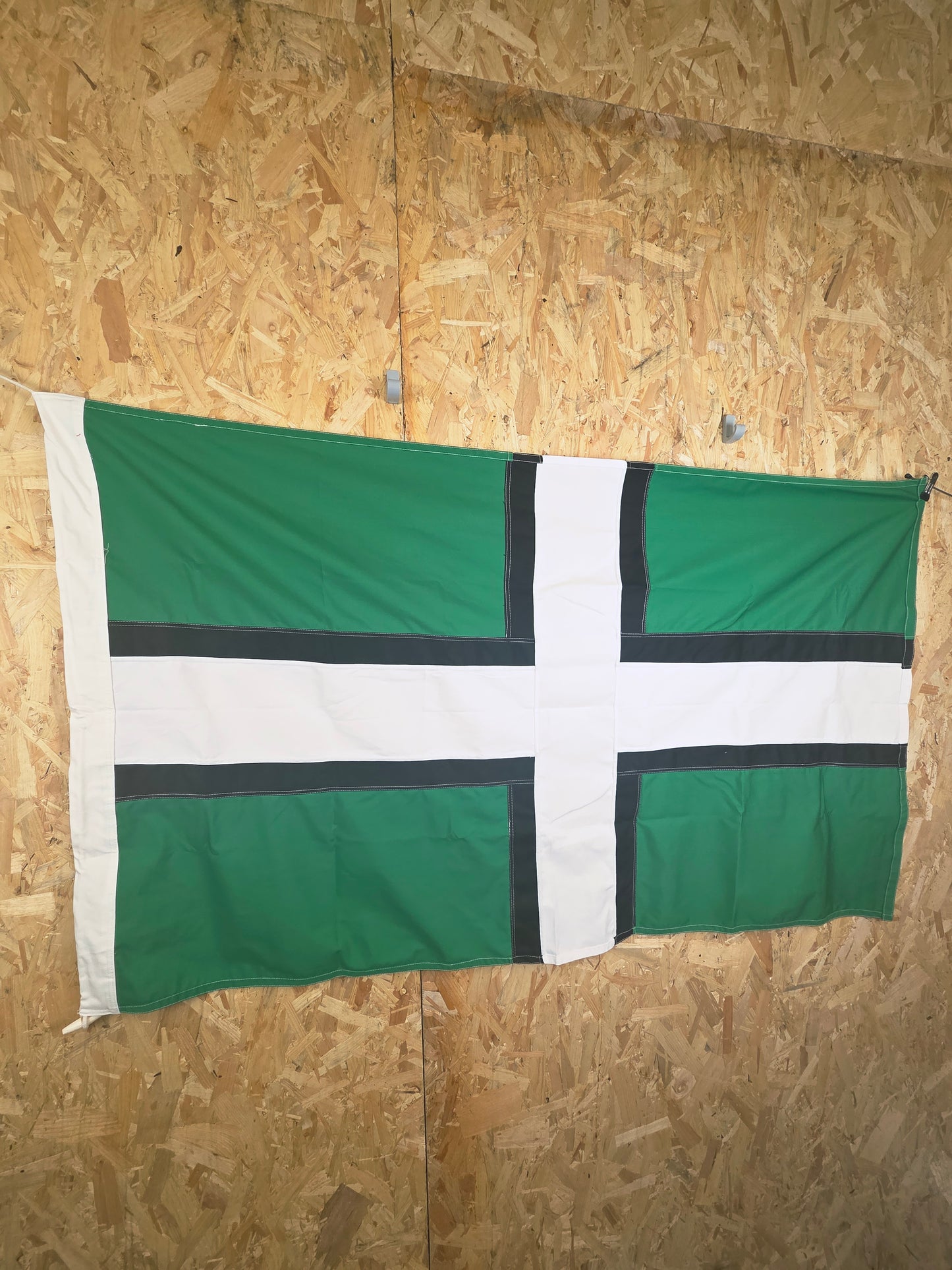 Flag of Devon St Petroc's Cross Green with White and Black Cross 152cm x 91cm FREE DELIVERY ON THIS ITEM