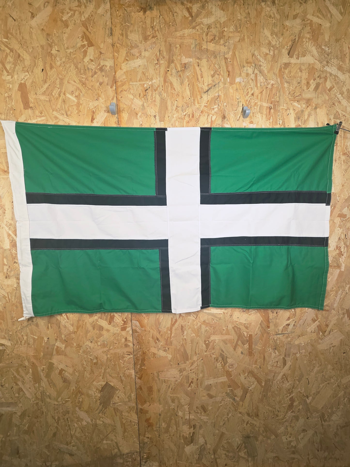 Flag of Devon St Petroc's Cross Green with White and Black Cross 152cm x 91cm FREE DELIVERY ON THIS ITEM
