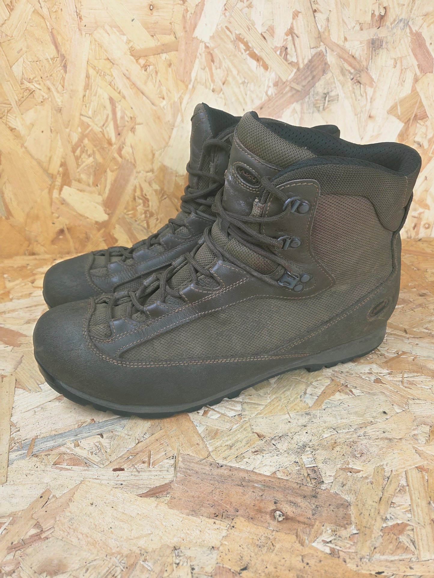 Genuine AKU Military Leather Hiking Boots Brown Cadet Outdoor Walking Patrol Lightweight Footwear UK 12