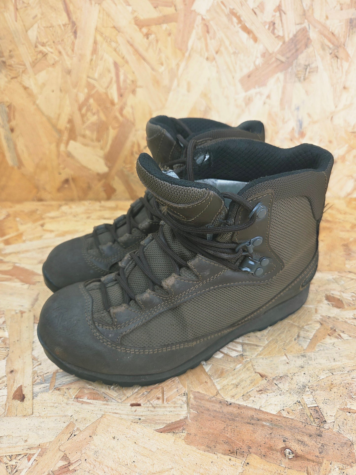Genuine AKU Military Leather Hiking Boots Brown Cadet Outdoor Walking Patrol Lightweight Footwear UK 6