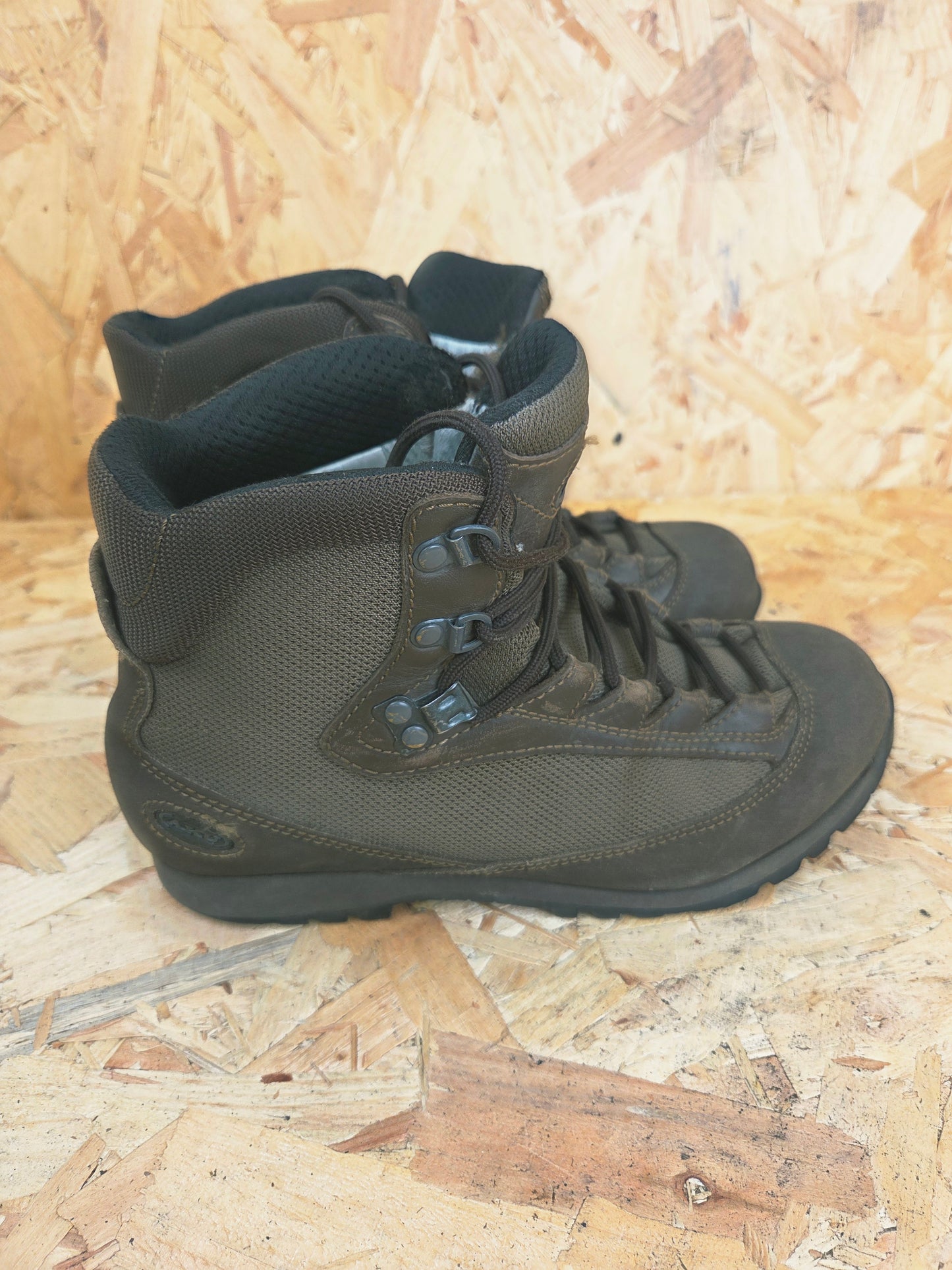 Genuine AKU Military Leather Hiking Boots Brown Cadet Outdoor Walking Patrol Lightweight Footwear UK 6