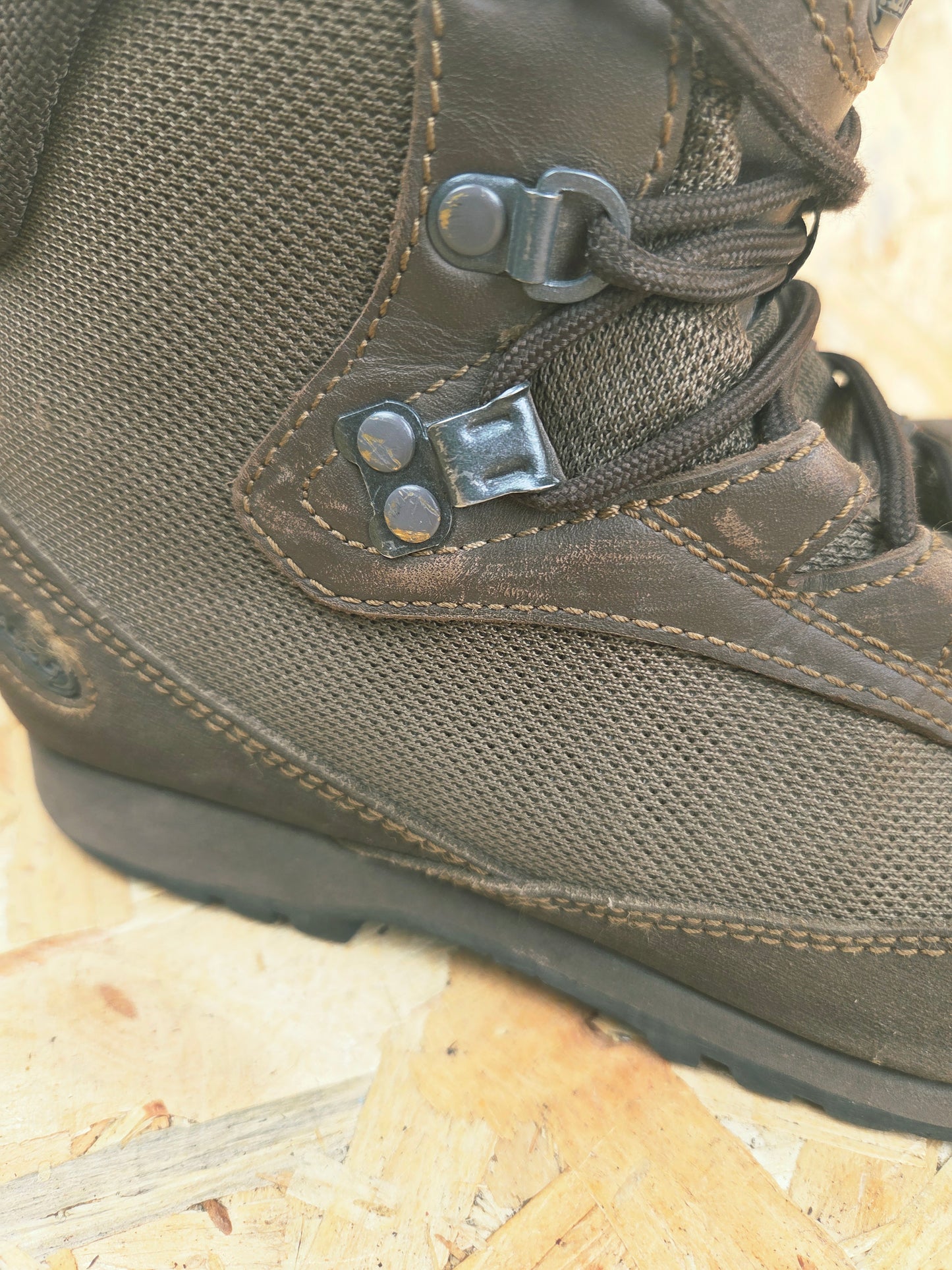 Genuine AKU Military Leather Hiking Boots Brown Cadet Outdoor Walking Patrol Lightweight Footwear UK 6