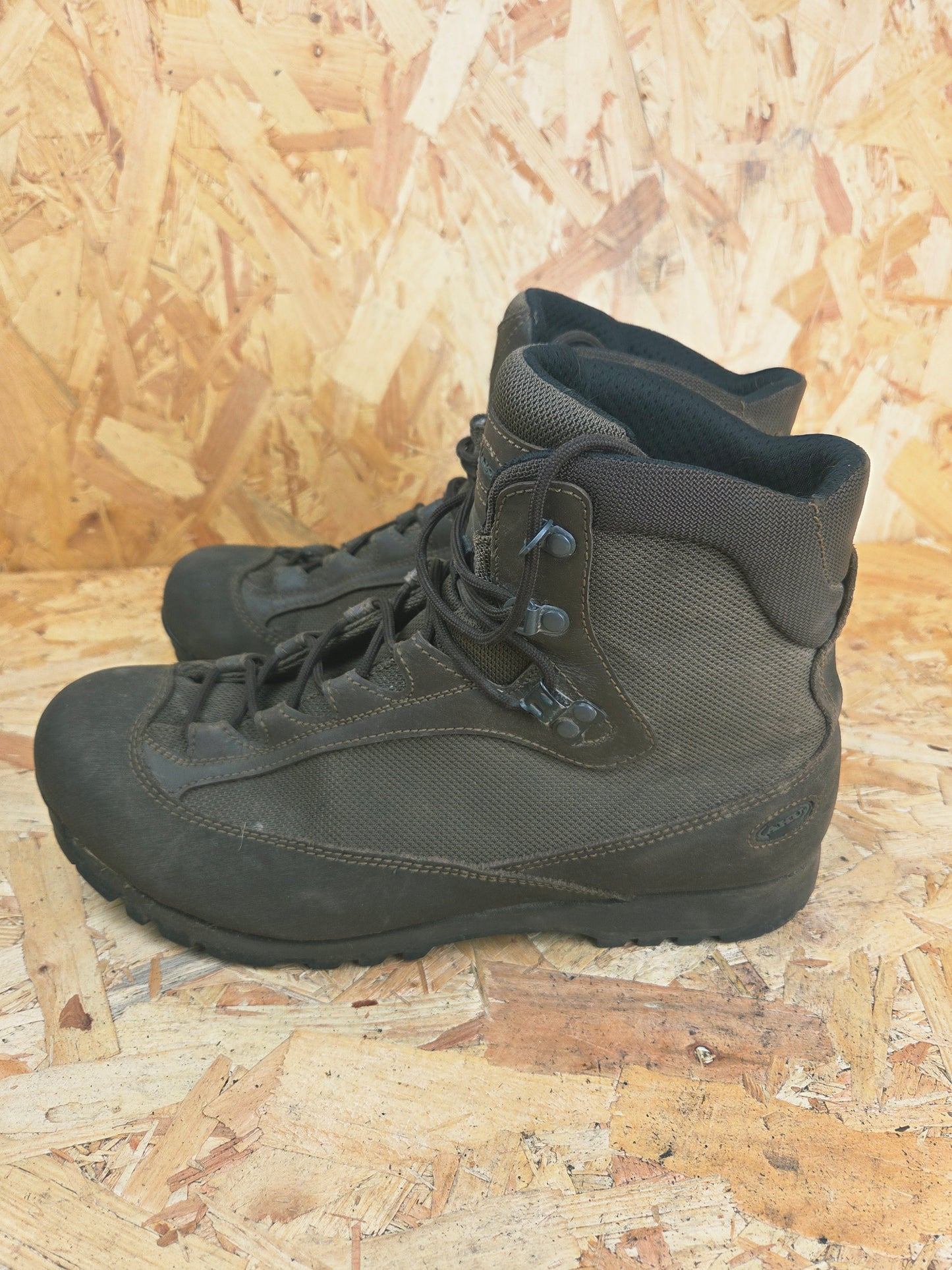 Genuine AKU Military Leather Hiking Boots Brown Cadet Outdoor Walking Patrol Lightweight Footwear UK 10