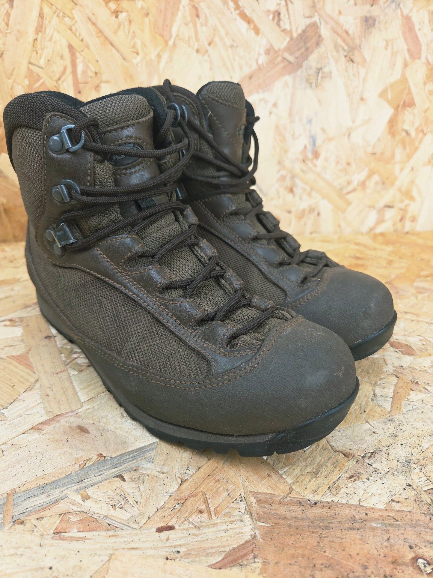 Genuine AKU Military Leather Hiking Boots Brown Cadet Outdoor Walking Patrol Lightweight Footwear UK 6