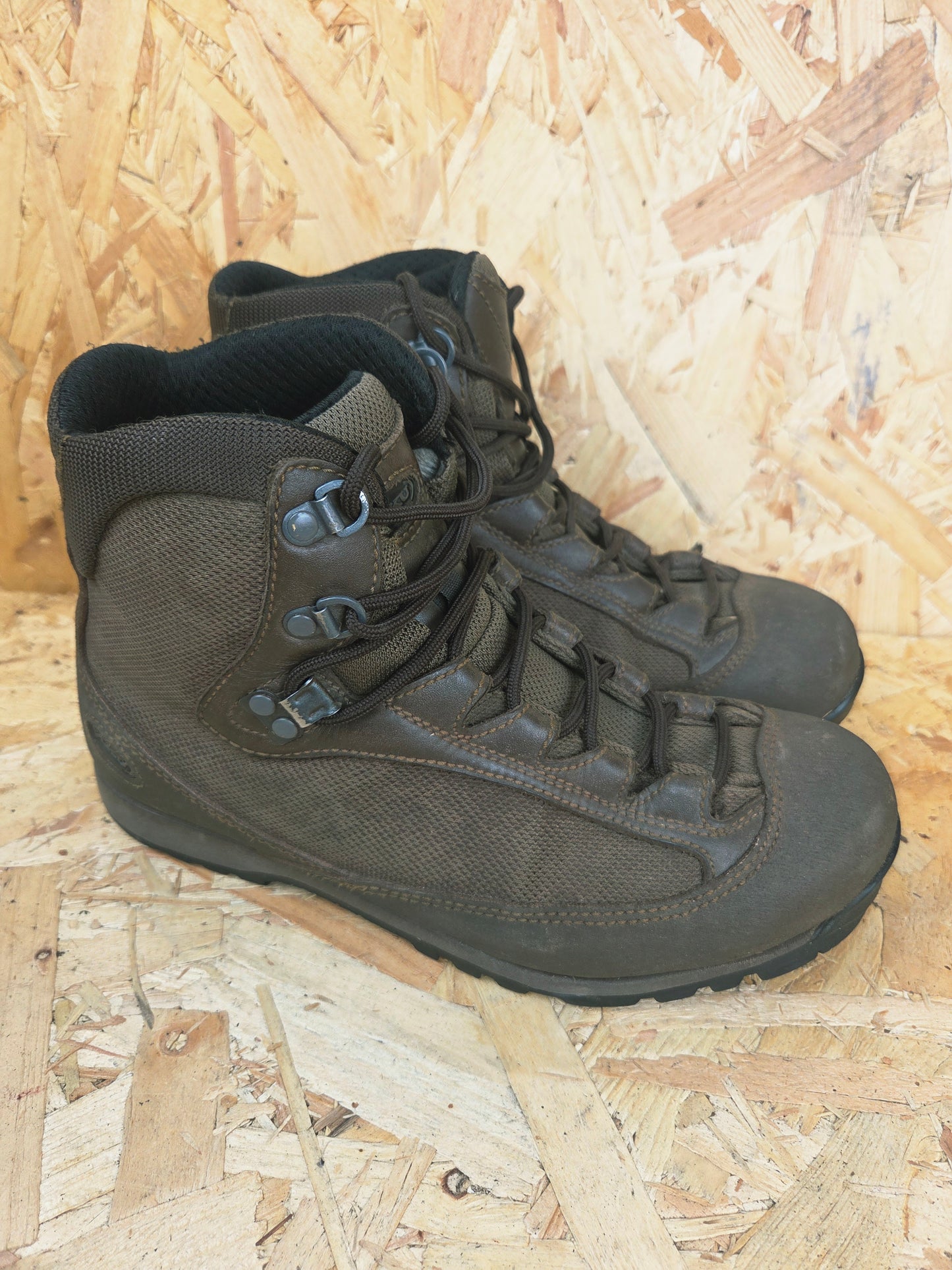 Genuine AKU Military Leather Hiking Boots Brown Cadet Outdoor Walking Patrol Lightweight Footwear UK 6