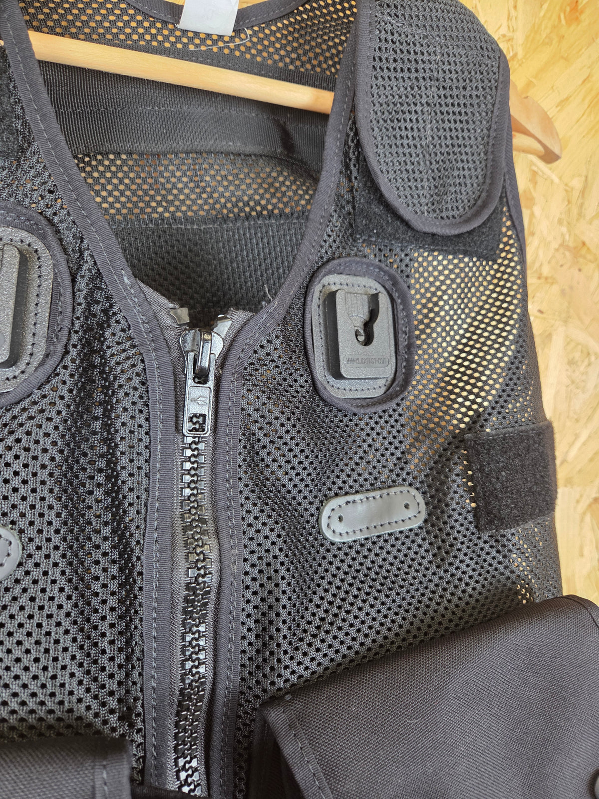 Tactical Vest With Kilickfast Docks - Black
