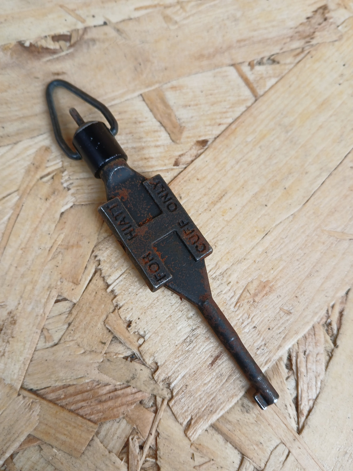 Vintage Hiatts Handcuff Key Long Shaft Metal Grip - 3mm