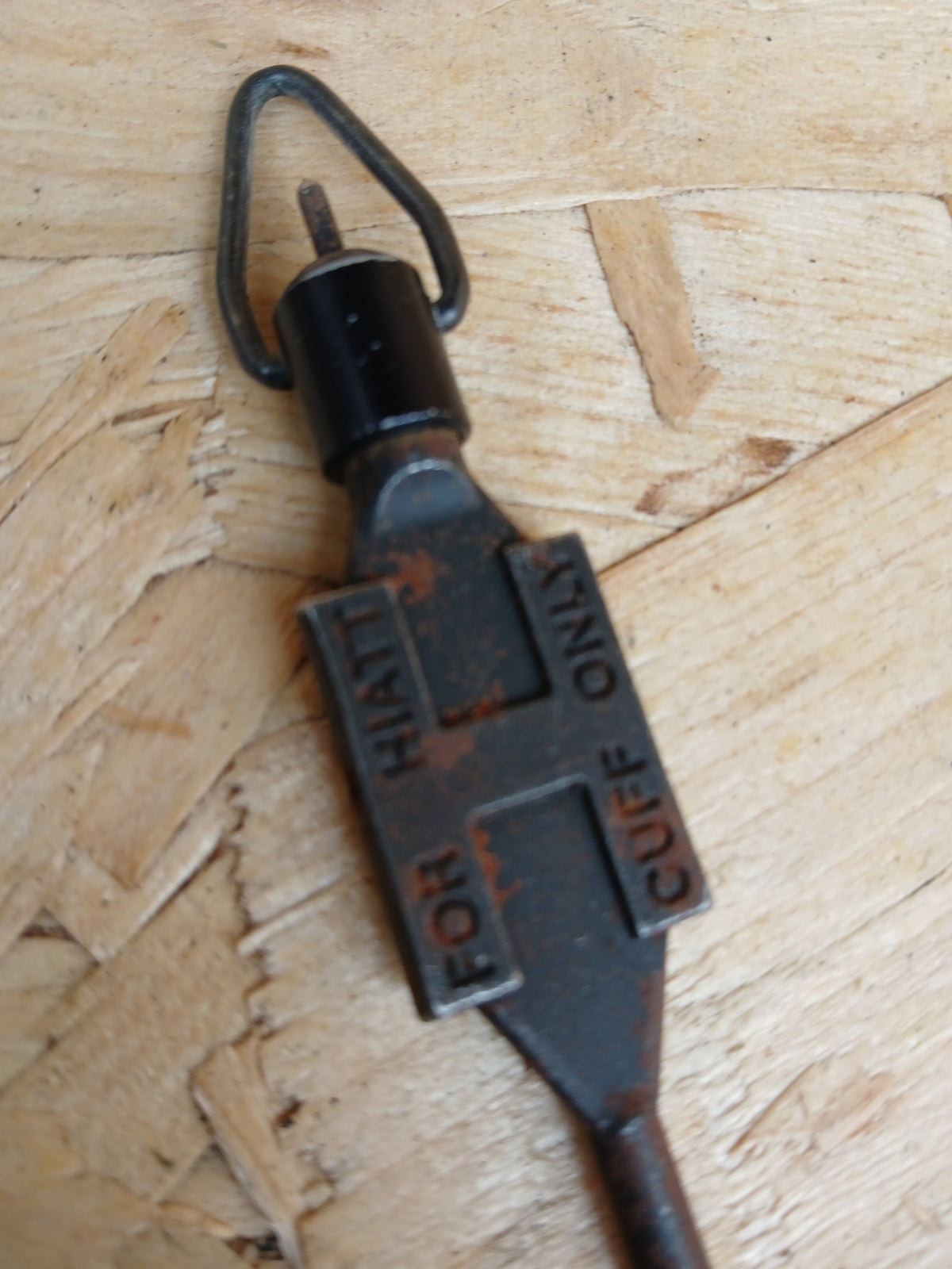 Vintage Hiatts Handcuff Key Long Shaft Metal Grip - 3mm