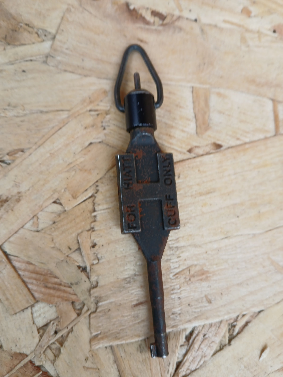 Vintage Hiatts Handcuff Key Long Shaft Metal Grip - 3mm