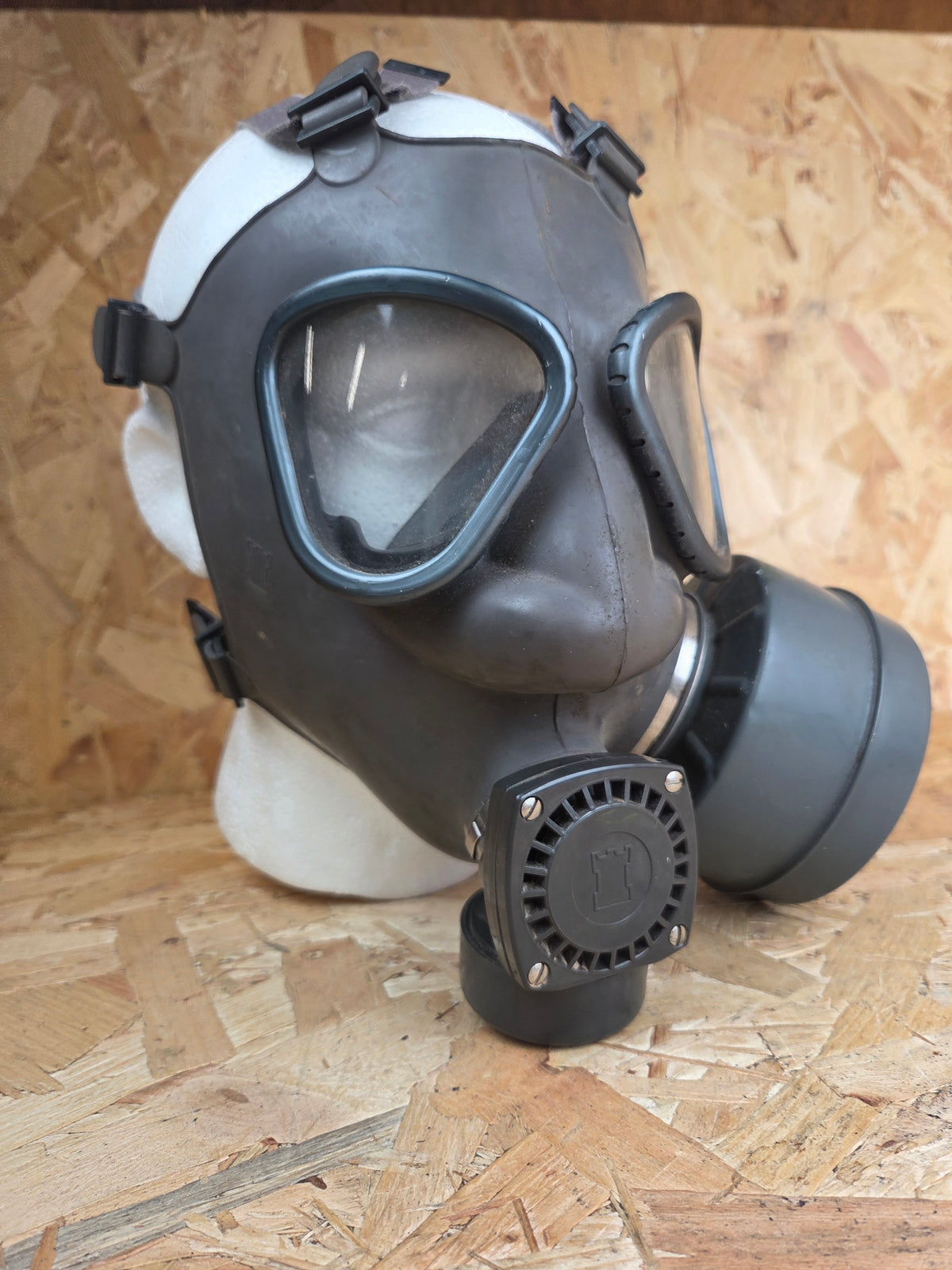 Finnish M61 Type 3 Gas Mask Respirator Full face Gas Mask with Filter Used